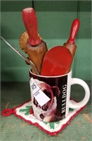 Bulldog coffee cup with potholder and small