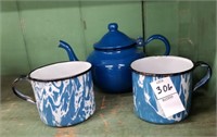 Small enameled tea pot with 2 coffee mugs