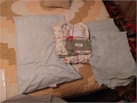 Full Size Sheets & Pillow