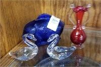 Lot of 4 pc glass swans coblat piggie bank vase