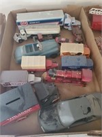 TRAY LOT OF VINTAGE CARS, TRUCKS, BANKS, MISC