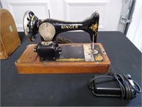 Antique Singer Sewing Machine in Wood Carry Case