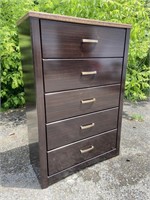 5 Drawer Chest of Drawers/ Dresser