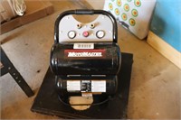 MOTOMASTER AIR COMPRESSOR WITH CASE