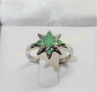 Sterling silver emerald (0.48cts) star ring, bague