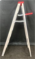 Tri Cam Aluminum Step Ladder 68"