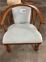 VINTAGE HALL CHAIR GREAT SHAPE