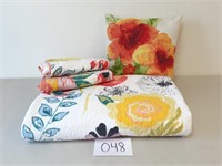 Floral 88" x 85" Quilt + 2 Shams + Accent Pillow