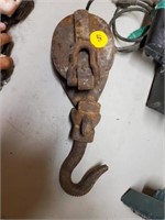 LARGE PULLEY / HOOK