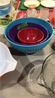Plastic bowl set
