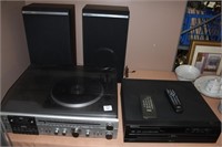 Maganvox Record Player and CD player w/Speakers