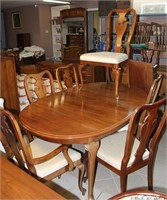 Nice Maple Diningroom Set w/ 6 Chairs