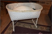 CHAIR MASSAGER/ BASSINET W/ HOOD