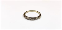 18K GOLD & diamond ring weighs 1.7 grams