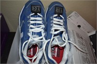 WOMENS SZ 8 WIDE WIDTH STEEL TOE TENNIS SHOES