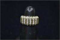 Lady's 18kt gold bar channel 5 row diamond ring wi