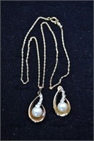 14kt gold pendant w/ cultured pearl and 4 diamonds