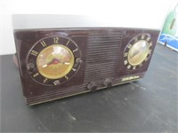 VINTAGE RCA VICTOR CLOCK RADIO MODEL 2G-521