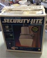 Mercury vapor security lite outdoor lighting