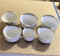 Lot of mixing bowls & strainer