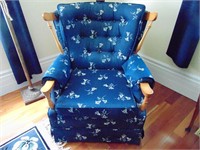 MAPLE BLUE COLONIAL SWIVEL CHAIR