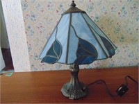 11" VINTAGE STAINED GLASS LAMP WITH METAL BASE