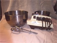 Electric Mixer with 2 Stainless Steel Bowls