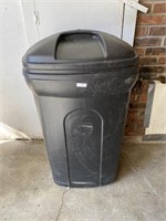 Modern Trash Tote with Lid