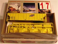 Walthers Chicago North Western Hopper #96706 - lot