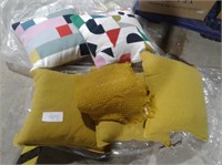 Lot of 5 Throw Pillows & Blanket