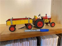 COLLECTIBLE TRACTOR & WAGON