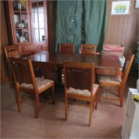 Dining Room Table w/ 6 Chairs