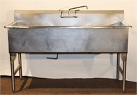 STAINLESS STEEL 3-COMPARTMENT SINK