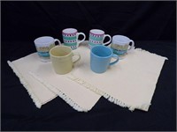 6 COFFEE CUPS  / 4 PLACE MATS
