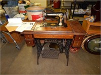 VERY RARE Singer 127 Sphinx Sewing Machine