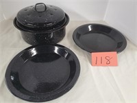 Roaster pan & matching plates
