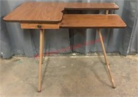 SEWING MACHINE TABLE-FOLDS UP