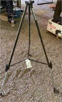 Tri-pod 5th wheel stand