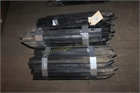 2 BUNDLES OF (25 COUNTS + 10) FENCE STAKES