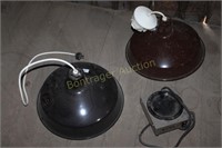 2 INDUSTRIAL LIGHTS AND HOT PLATE