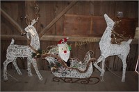 GROUP OF CHRISTMAS DECORATIONS