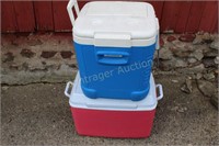 IGLOO COOLER AND RUBBERMAID COOLER