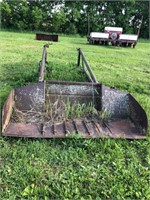 John Deere 6'9" Bucket with Hydraulic Loader