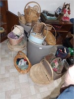 2 TRASH CANS & LOTS OF BASKETS
