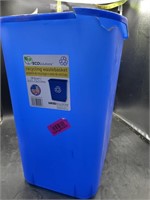28qt recycling wastebasket - has crack on top of