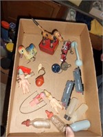 BOX OF OLD COLLECTIBLES