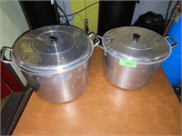 2 STAINLESS STEEL COOKING POTS W/ LIDS