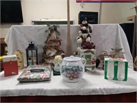 Various Winter Themed Decorations, Table Clothes