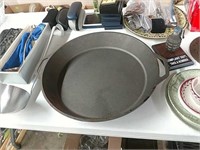 Lodge 17" cast iron handled pan