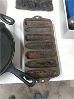 Cast iron cornstick pan